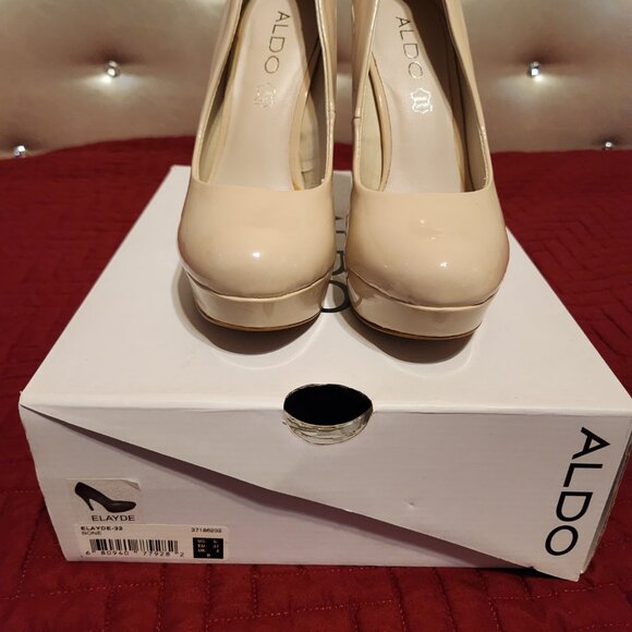 Women's Sz 6.5 Patent Cream 5" Pump - Picture 3 of 6